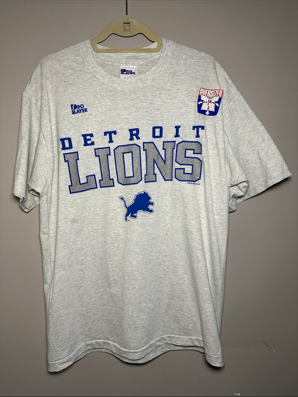 Pro Player New Detroit Lions vintage Gray and Blue Graphic Tee